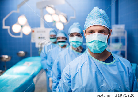 Portrait of surgeons standing in operation room 31971820