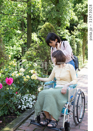 撮影協力：日本経済大学 31973028