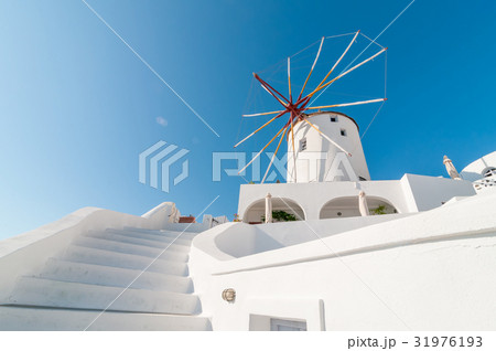 Windmill at Oia, Santorini, Greece. 31976193