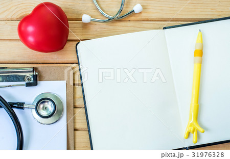 Red heart and a stethoscope, health and doctor 31976328