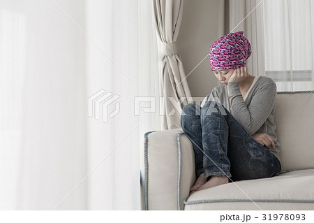 poor cancer woman 31978093