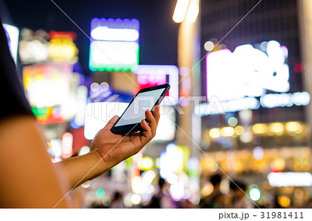 スマートフォン・繁華街 スマートフォン・繁華街 31981411
