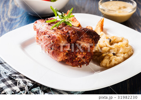 Pork knuckle with fried sauerkraut 31982230