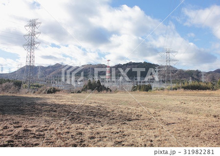 福島県富岡町に建設された福島第一、第二原発からの高圧送電を首都圏へ送電している新福島変電所 福島県富岡町に建設された福島第一、第二原発からの高圧送電を首都圏へ送電している新福島変電所 31982281