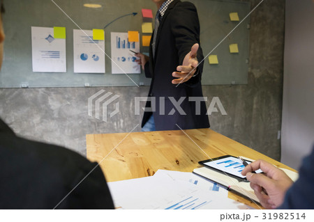 Business man speaker giving a talk finance profit Business man speaker giving a talk finance profit 31982514