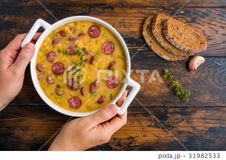 Smoked sausage and split pea soup Smoked sausage and split pea soup 31982533