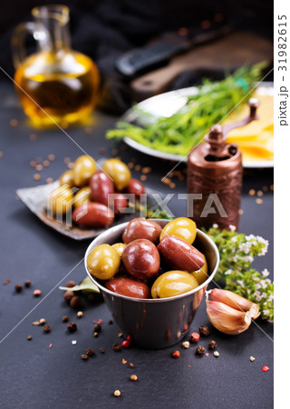 olives olives 31982615