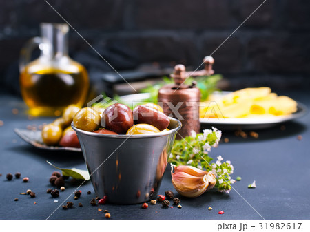 olives olives 31982617