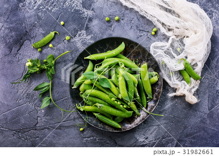 green peas green peas 31982661