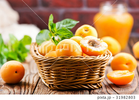 fresh apricots fresh apricots 31982803