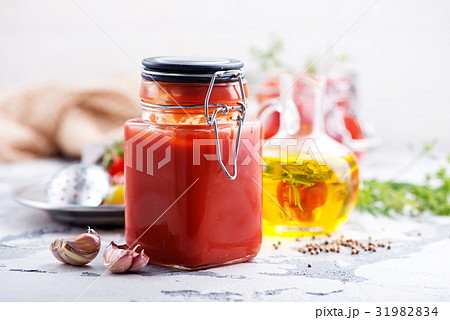 tomato sauce tomato sauce 31982834