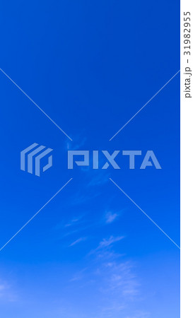 6月の空と雲 (縦) 6月の空と雲 (縦) 31982955