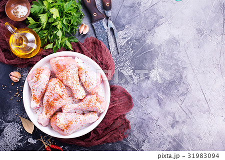 raw chicken legs raw chicken legs 31983094