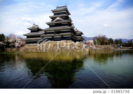 松本城 （烏城） 天守閣　内堀側 （ 長野県 松本市 丸の内 ） 31985736
