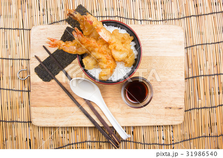 Tempura on rice 31986540