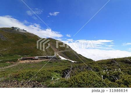 山小屋を見下ろして 山小屋を見下ろして 31986634