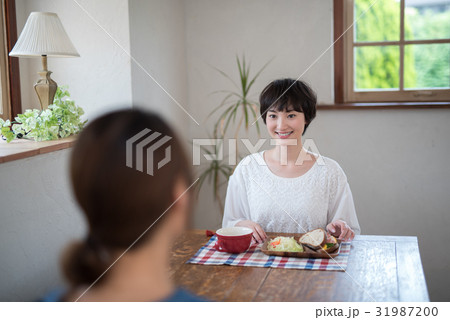 女性ライフスタイル 食事 女性ライフスタイル 食事 31987200
