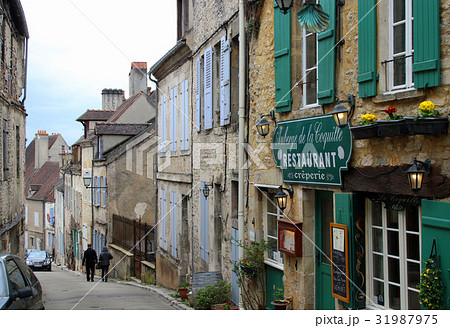 ヴェズレ―の街並み　 31987975