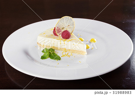 French lemon tart 31988983