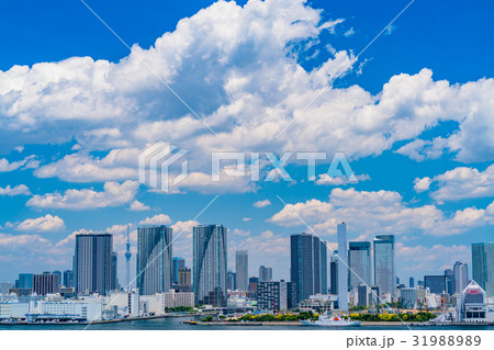 《東京都》白い雲と都市風景《初夏》 《東京都》白い雲と都市風景《初夏》 31988989
