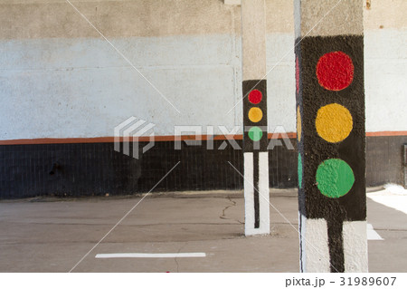 Traffic light in the city. Traffic light in the city. 31989607
