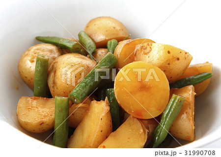 新ジャガとインゲン豆の煮もの豆板醤いりアップ 31990708