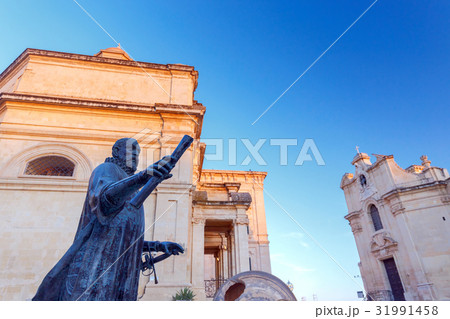 Valletta. Sculpture of Joan of Valletta, the 31991458