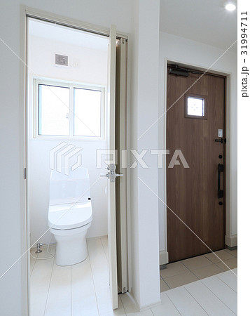 新築住宅 玄関ホール 新築住宅 玄関ホール 31994711