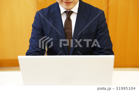 ビジネスマン パソコン ビジネスマン パソコン 31995104