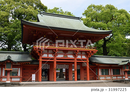 埼玉県・さいたま市　武蔵一宮氷川神社　楼門（さくらもん） 31997225