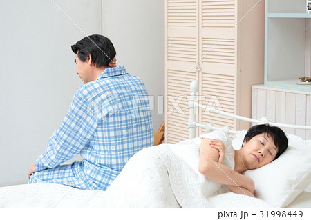 ミドル夫婦　寝室 31998449