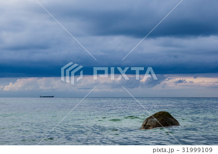 Stone on shore of the Baltic Sea 31999109