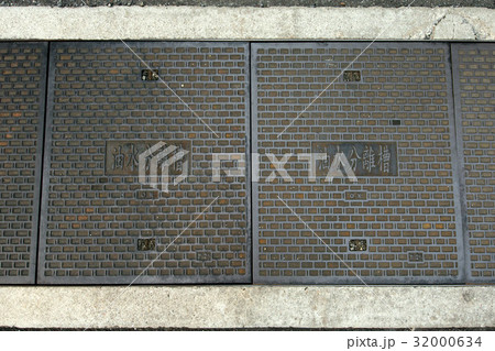 マンホールの蓋 32000634