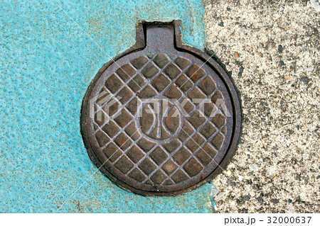 マンホールの蓋 32000637