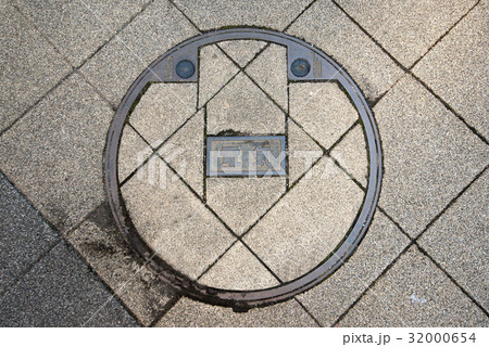 マンホールの蓋 32000654