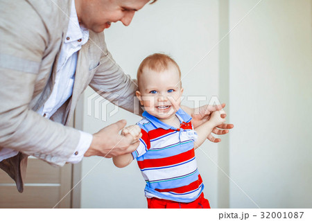 Dad with a child at home Dad with a child at home 32001087