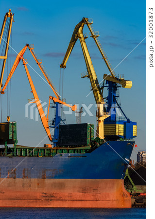 Blue cargo ship loading 32001873