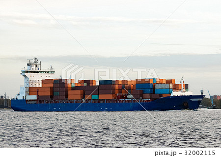 Blue container ship 32002115