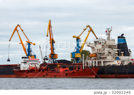 Red cargo ship loading Red cargo ship loading 32002249