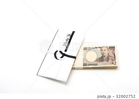 御霊前と現金一万円札 百枚の札束の百万円 御霊前と現金一万円札 百枚の札束の百万円 32002752
