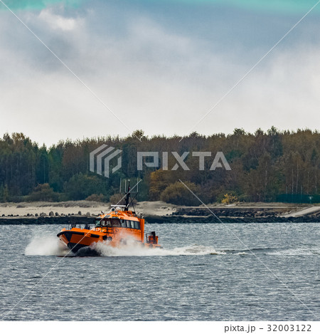 Orange pilot ship moving at speed 32003122