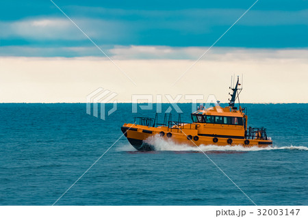 Orange pilot ship 32003147