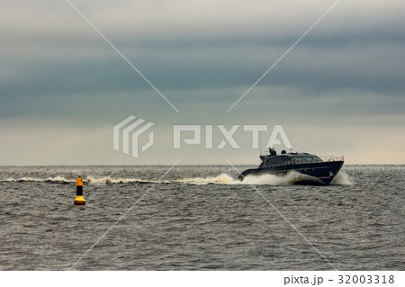 Black elite speed motor boat Black elite speed motor boat 32003318