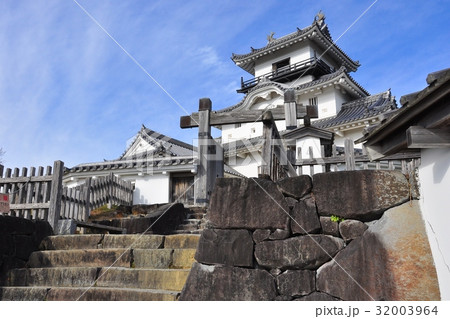 東海の名城　掛川城天守閣と青空 32003964