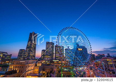 《神奈川県》横浜・みなとみらい《トワイライト夜景》 《神奈川県》横浜・みなとみらい《トワイライト夜景》 32004615
