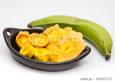 Raw plantain cups, patacones and pieces 32005117