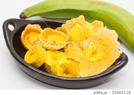 Raw plantain cups, patacones and pieces 32005118
