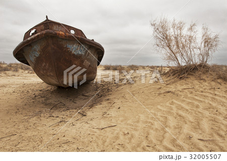 Aral sea shipwreck 32005507