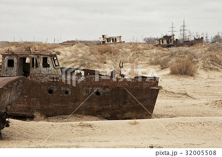 Aral sea shipwreck 32005508
