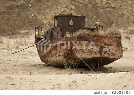 Aral sea shipwreck 32005509